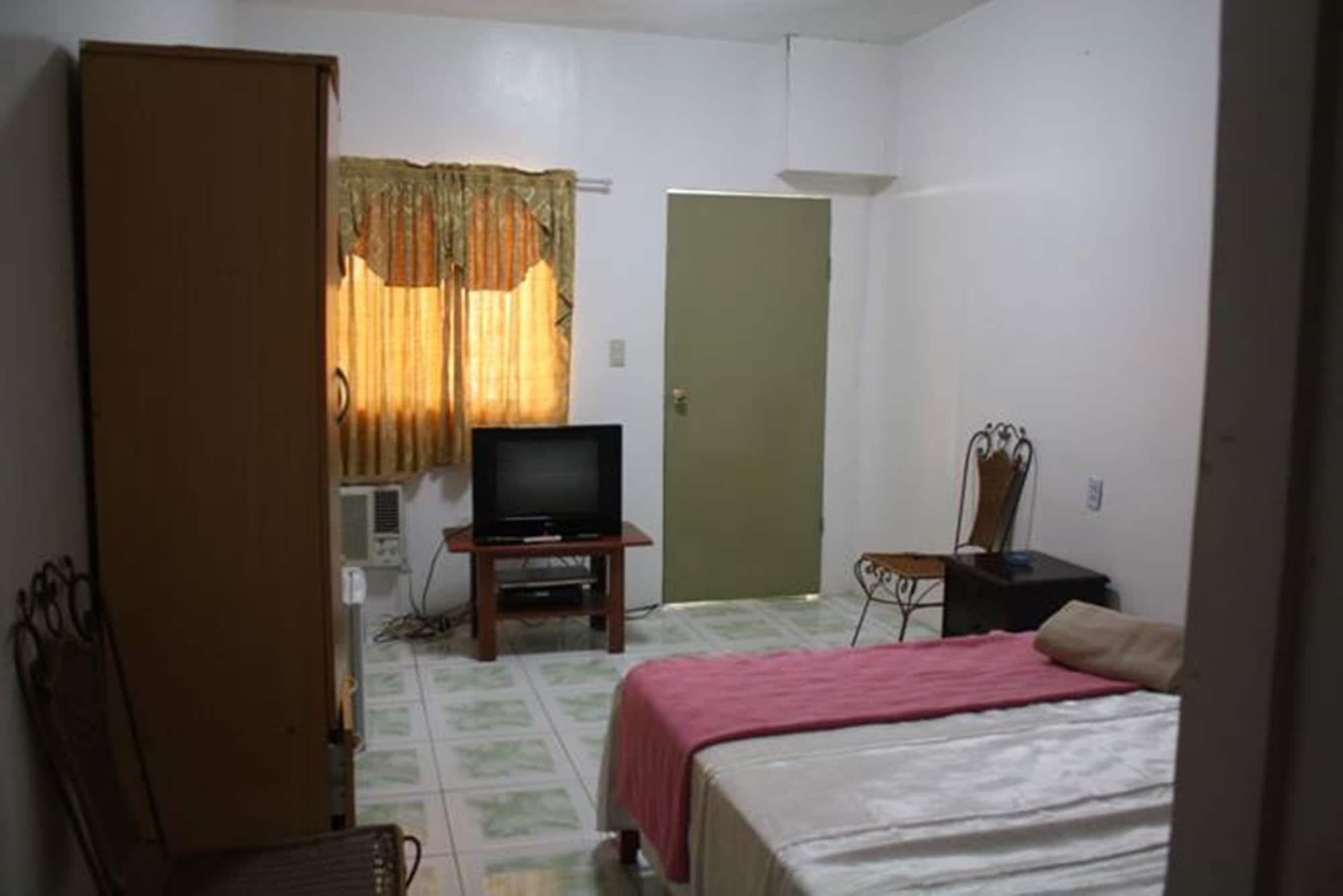 Kokomos Beach Resort Olongapo Bagian luar foto