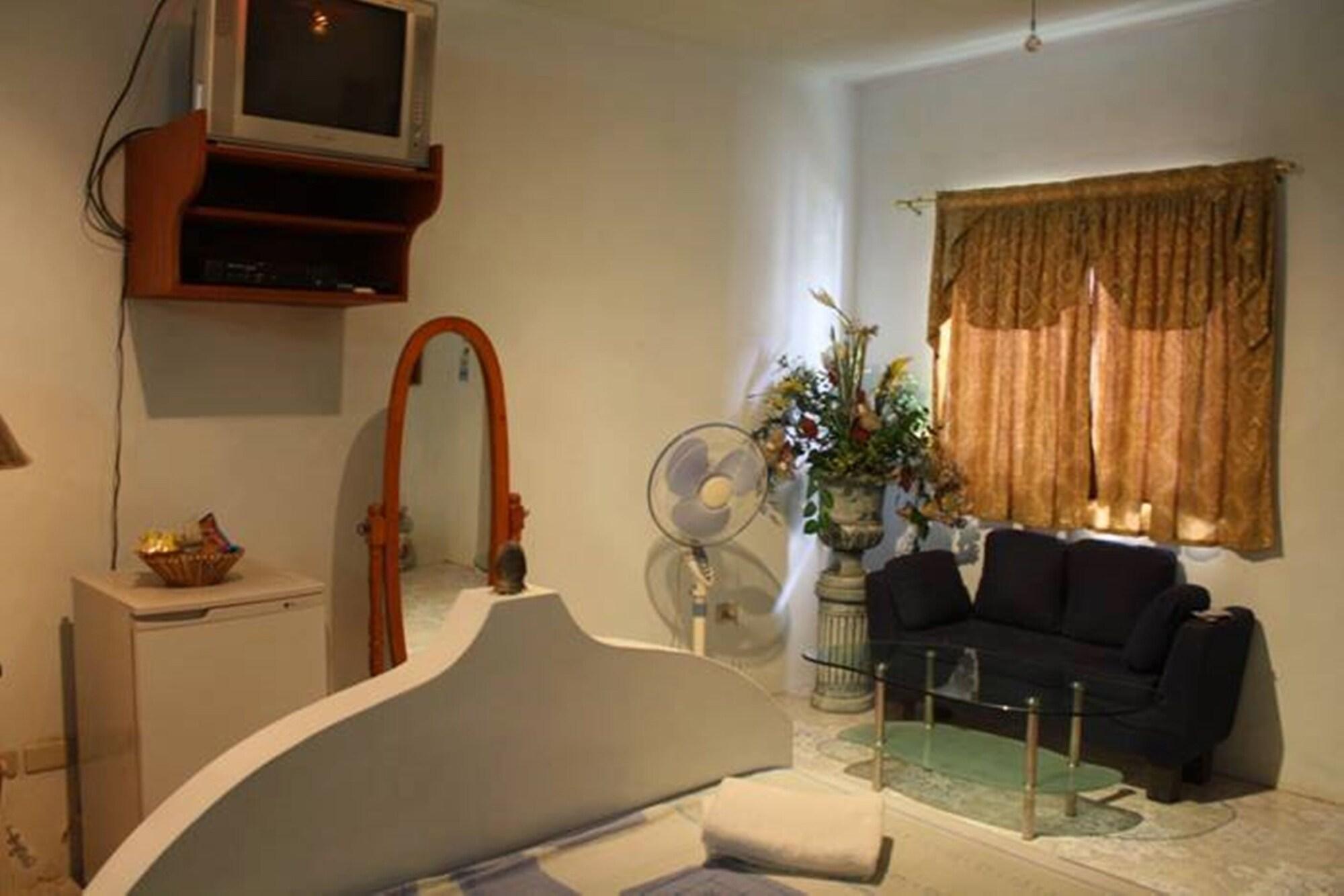 Kokomos Beach Resort Olongapo Bagian luar foto