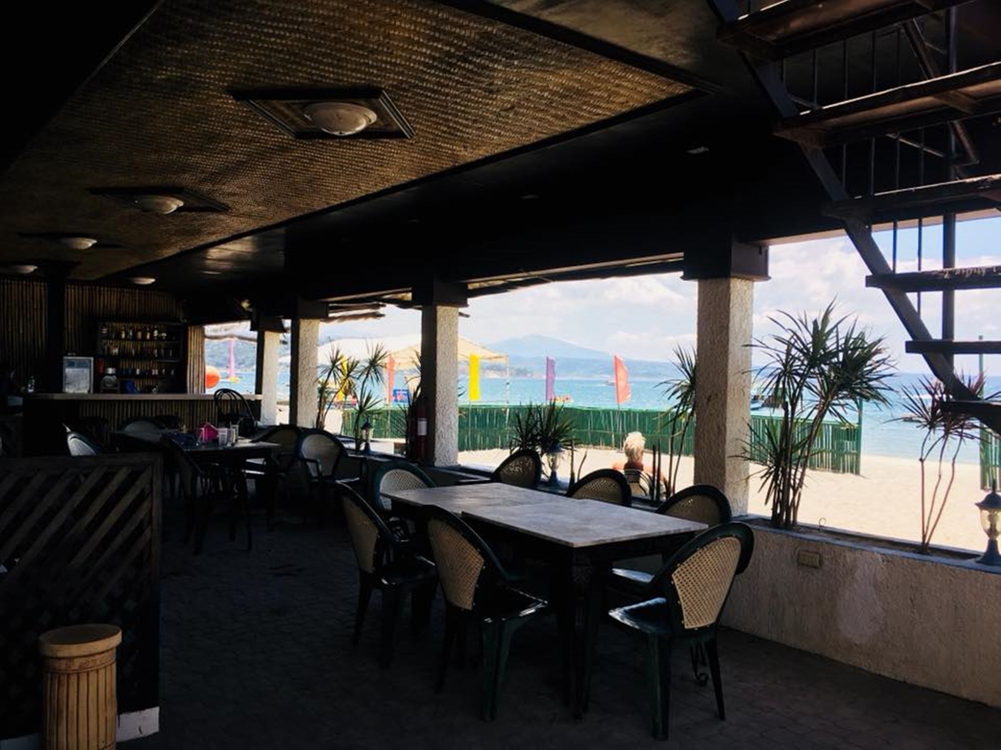 Kokomos Beach Resort Olongapo Bagian luar foto